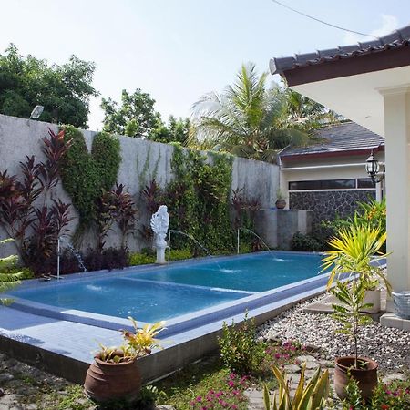 Reddoorz Plus Near Mall Roxy Banyuwangi Banyuwangi  Exterior photo