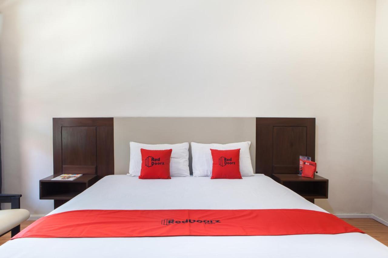 Reddoorz Plus Near Mall Roxy Banyuwangi Banyuwangi  Exterior photo