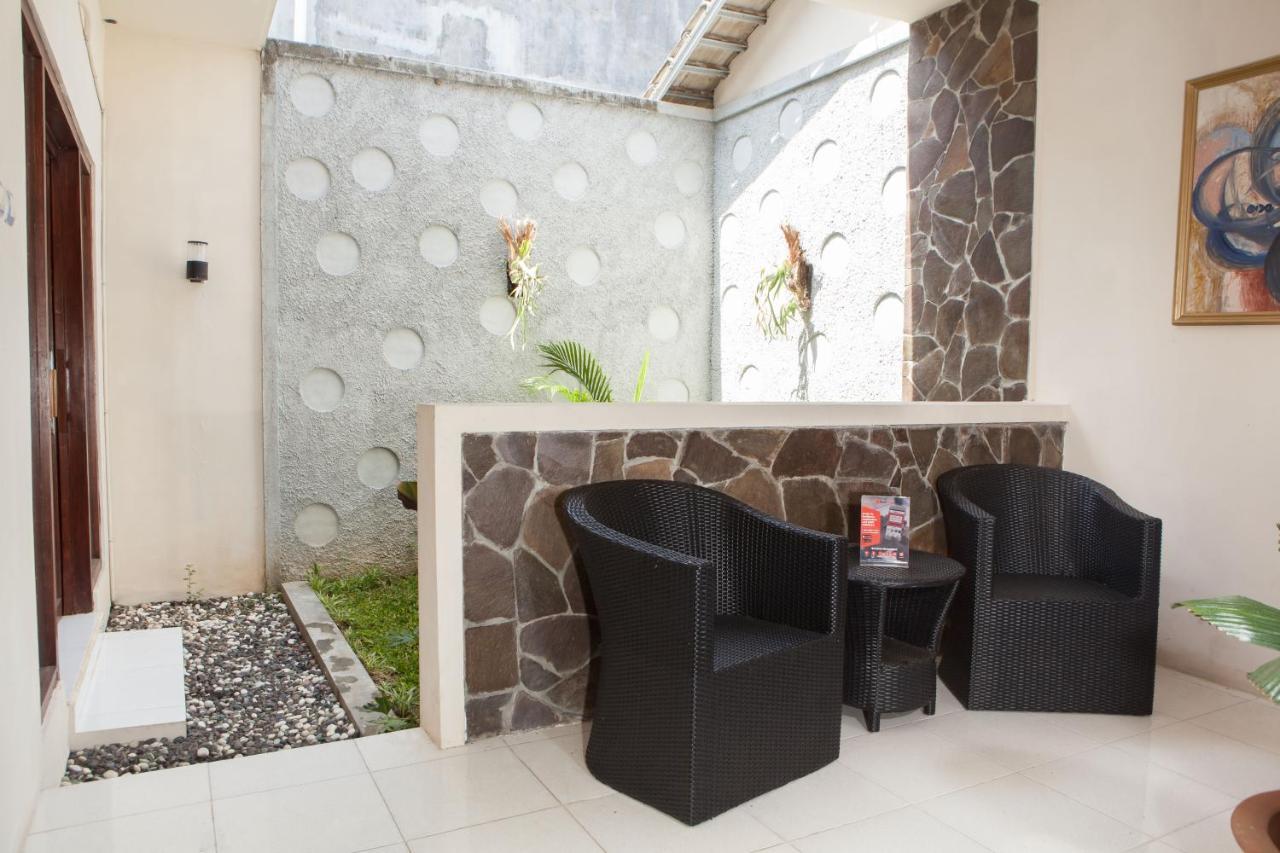 Reddoorz Plus Near Mall Roxy Banyuwangi Banyuwangi  Exterior photo