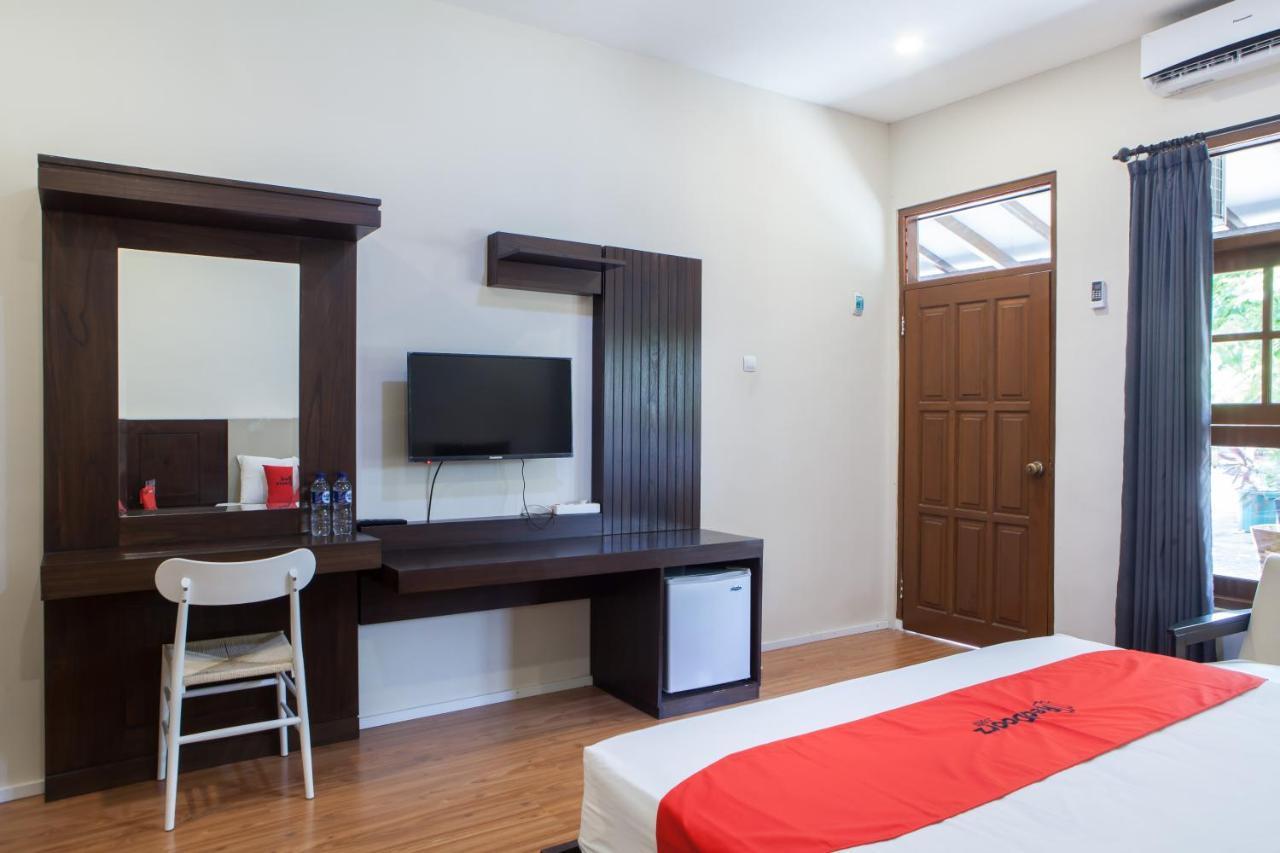 Reddoorz Plus Near Mall Roxy Banyuwangi Banyuwangi  Exterior photo